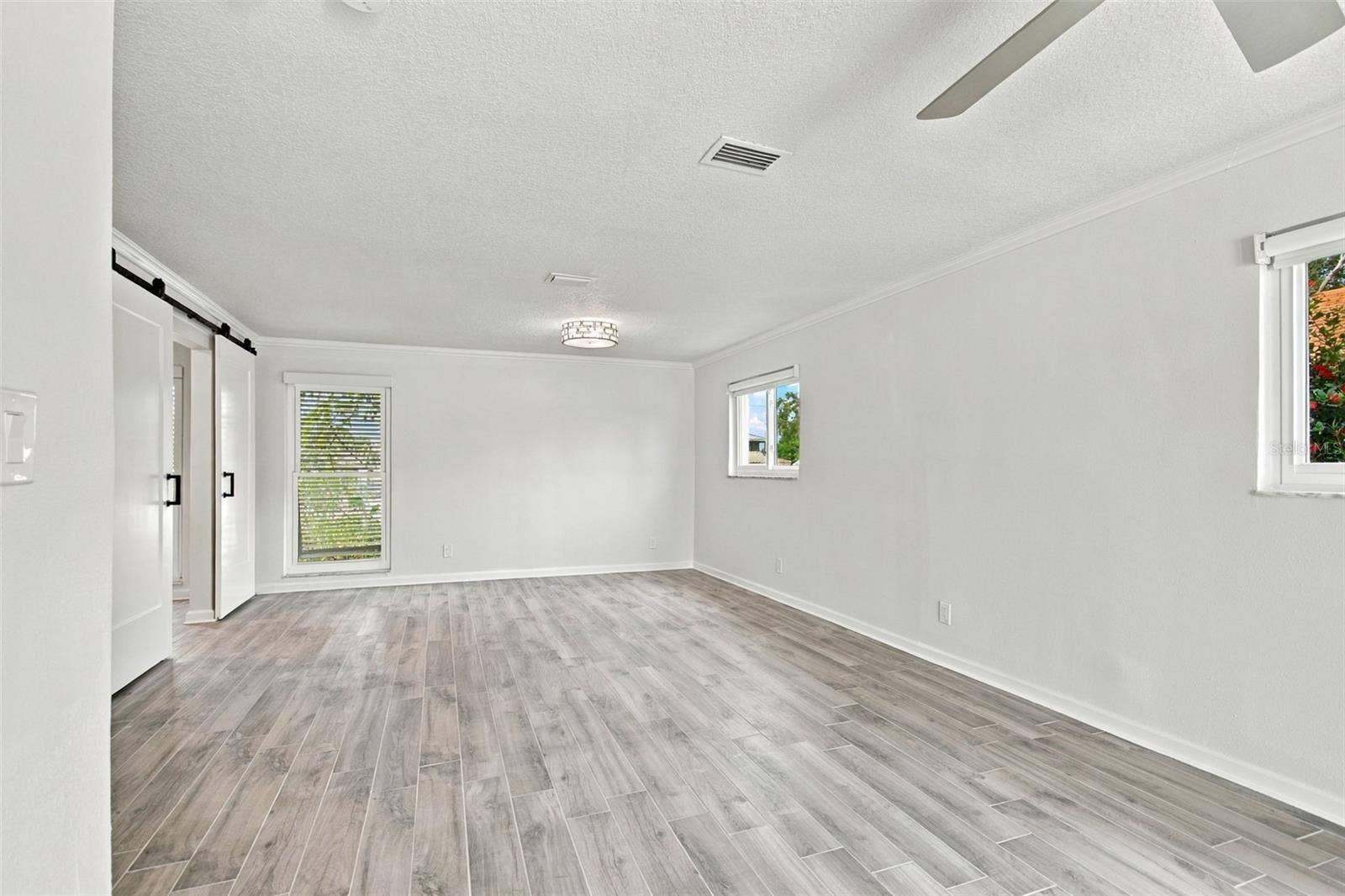 2078 NE MONTANA AVENUE NE, St Petersburg, FL 33703