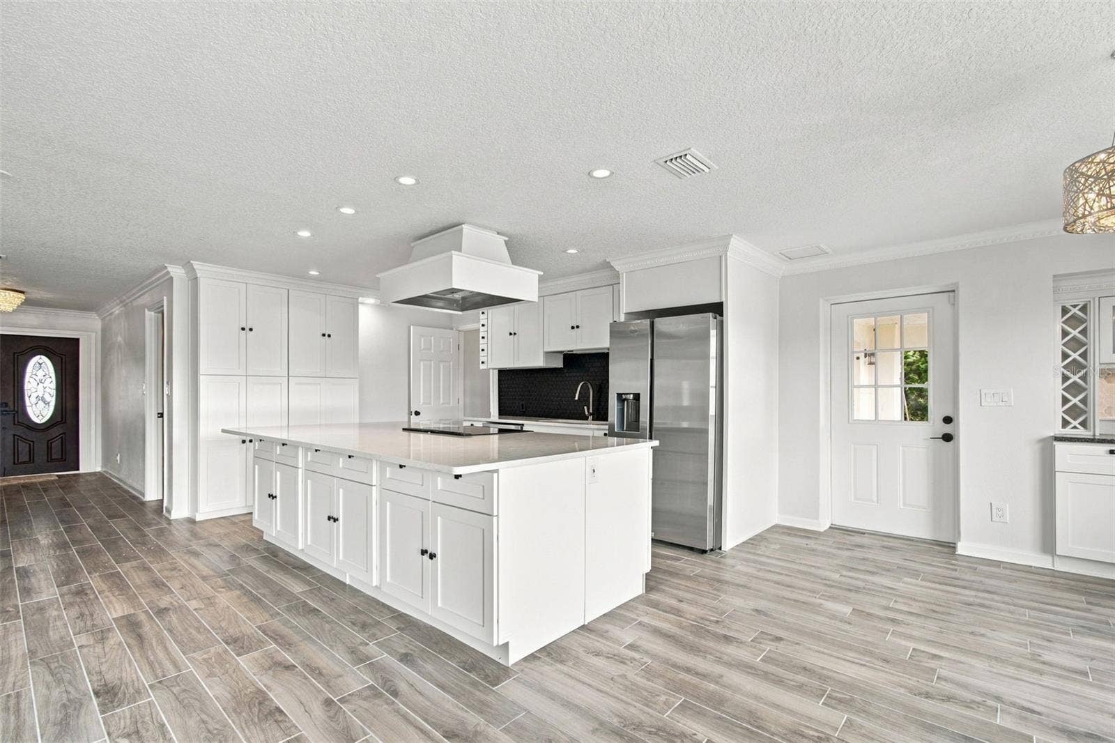 2078 NE MONTANA AVENUE NE, St Petersburg, FL 33703