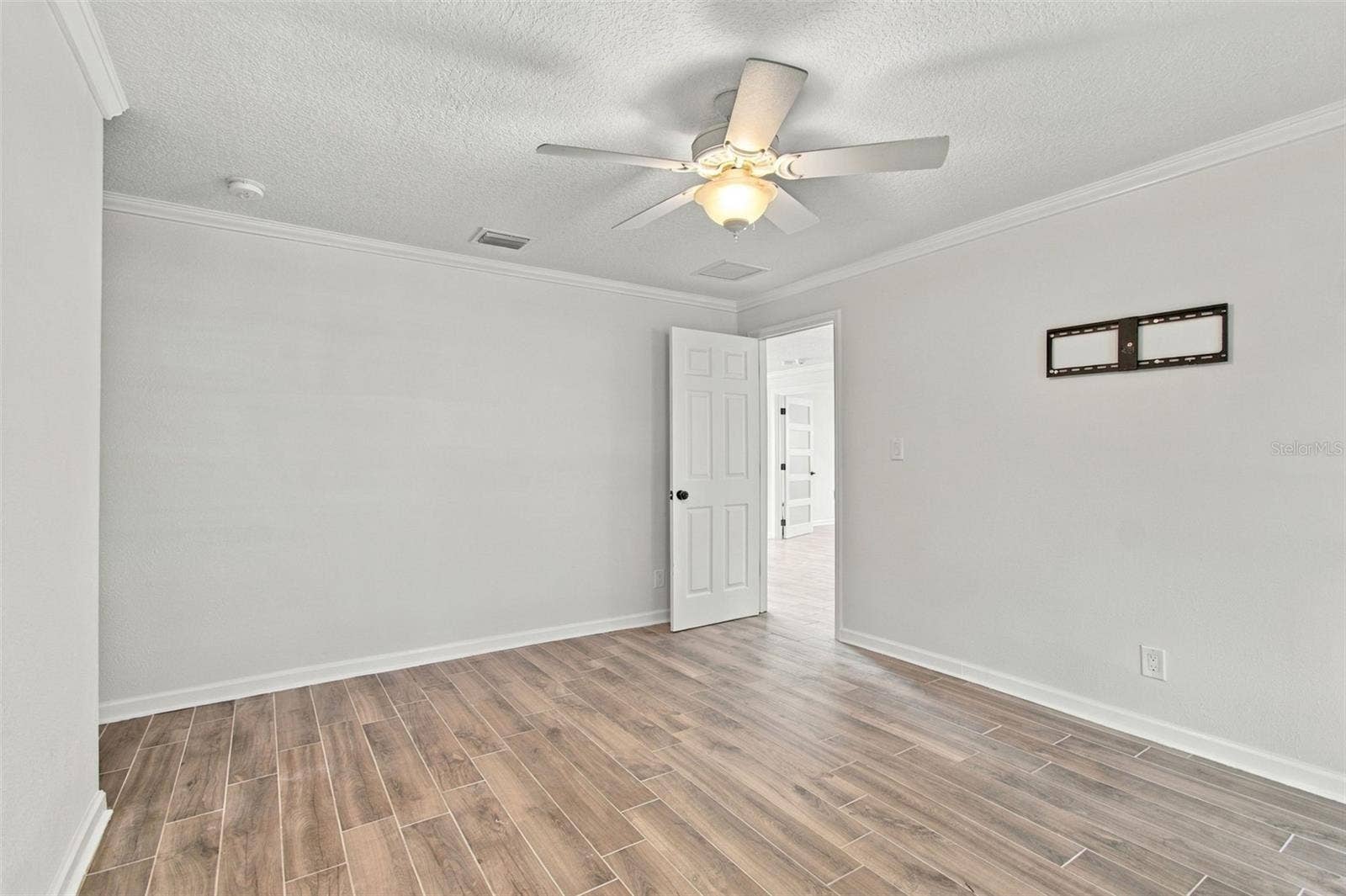 2078 NE MONTANA AVENUE NE, St Petersburg, FL 33703