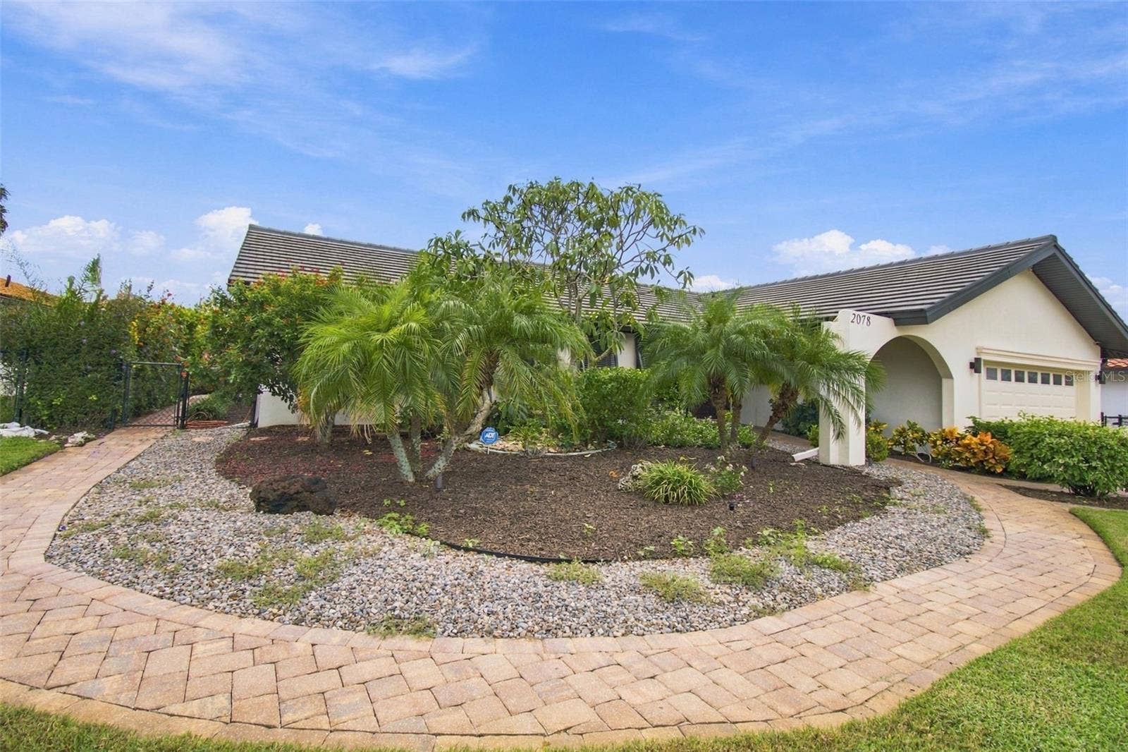 2078 NE MONTANA AVENUE NE, St Petersburg, FL 33703