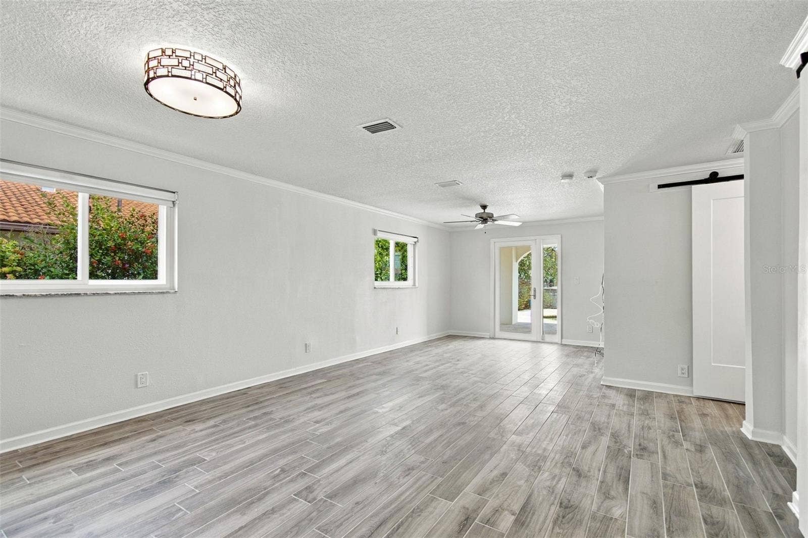 2078 NE MONTANA AVENUE NE, St Petersburg, FL 33703