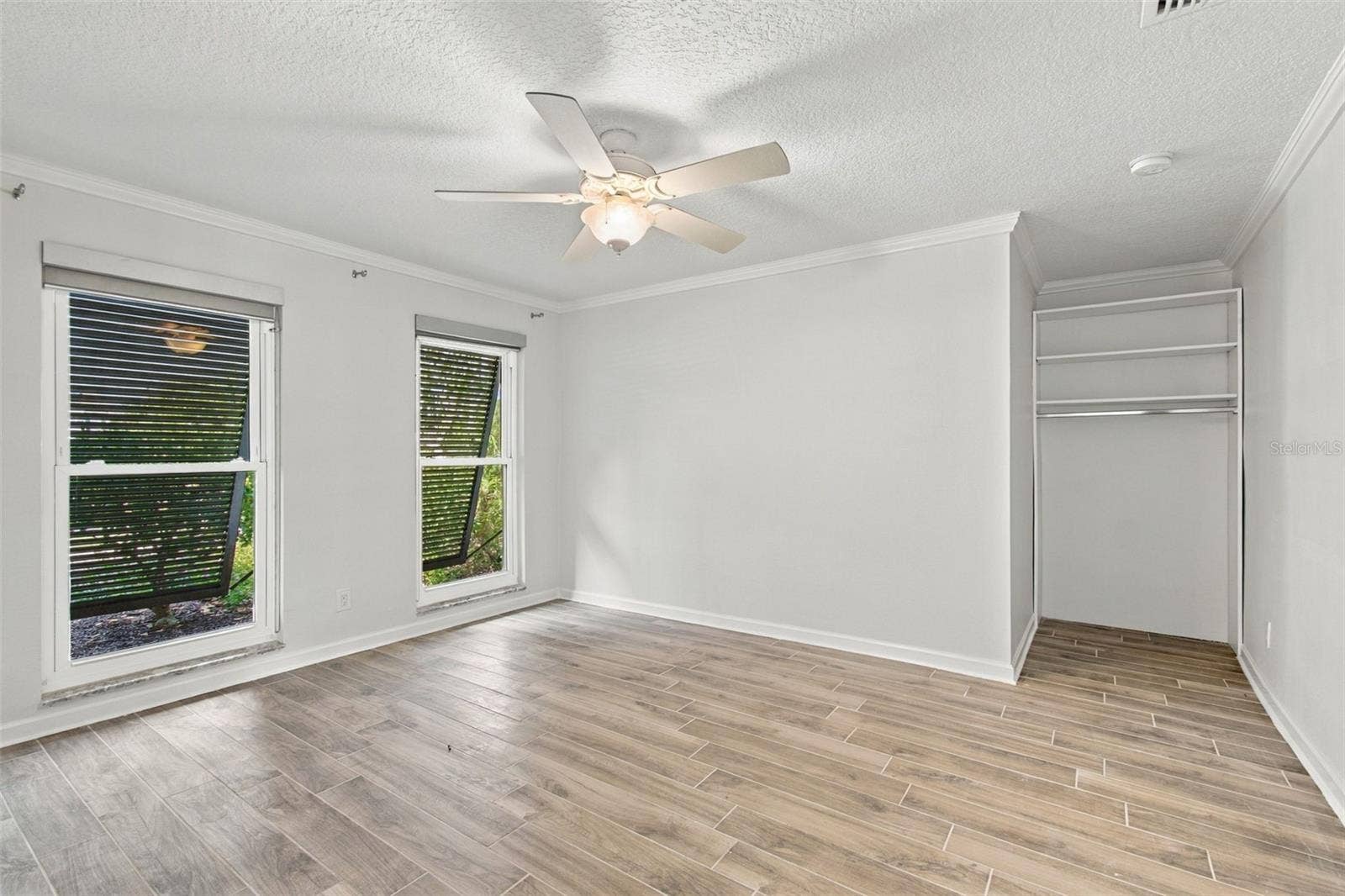 2078 NE MONTANA AVENUE NE, St Petersburg, FL 33703
