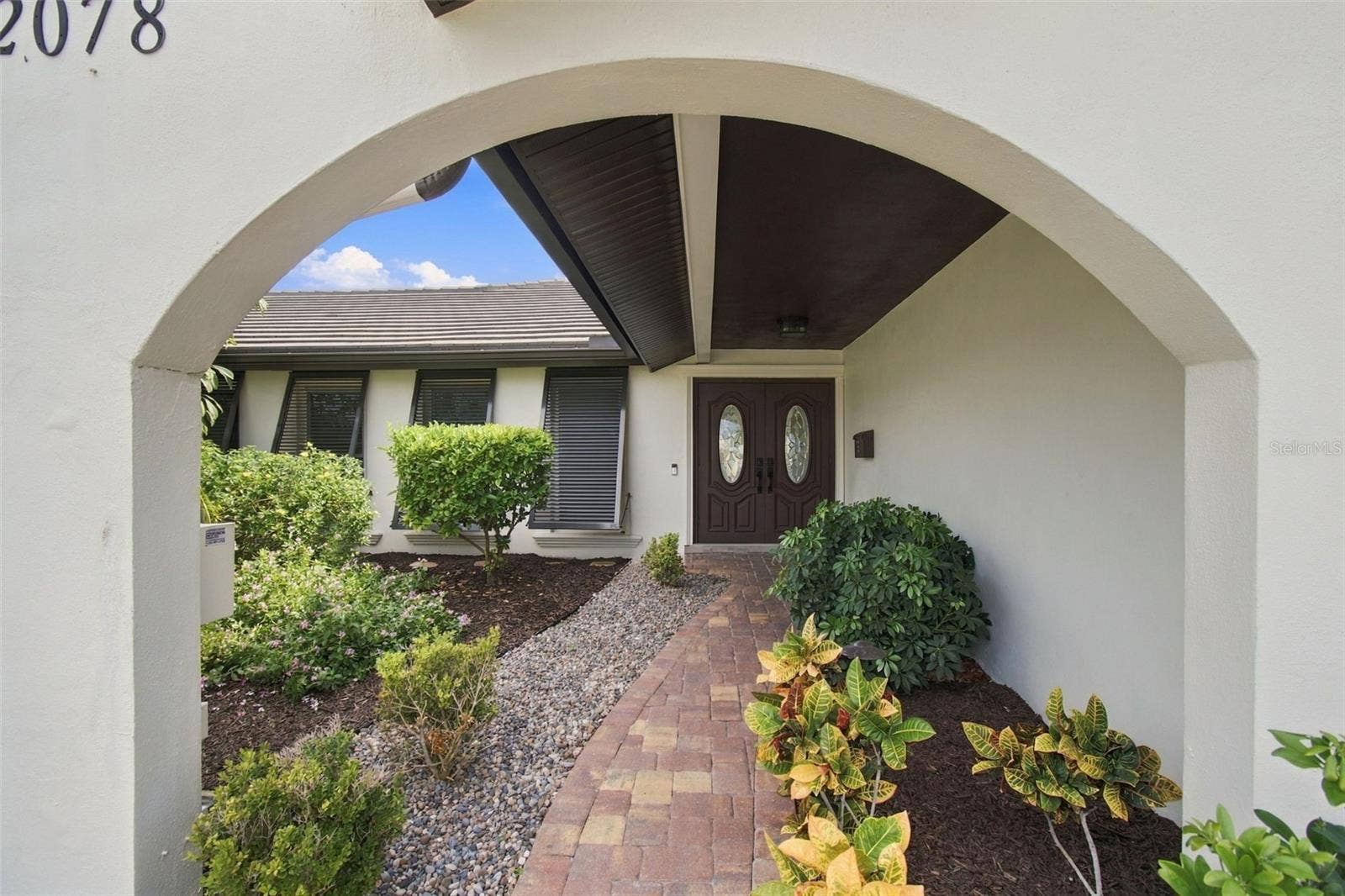 2078 NE MONTANA AVENUE NE, St Petersburg, FL 33703