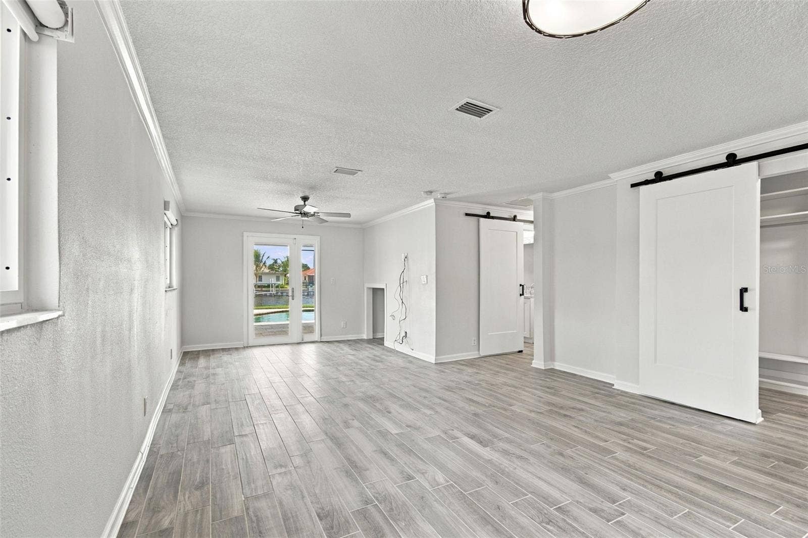 2078 NE MONTANA AVENUE NE, St Petersburg, FL 33703