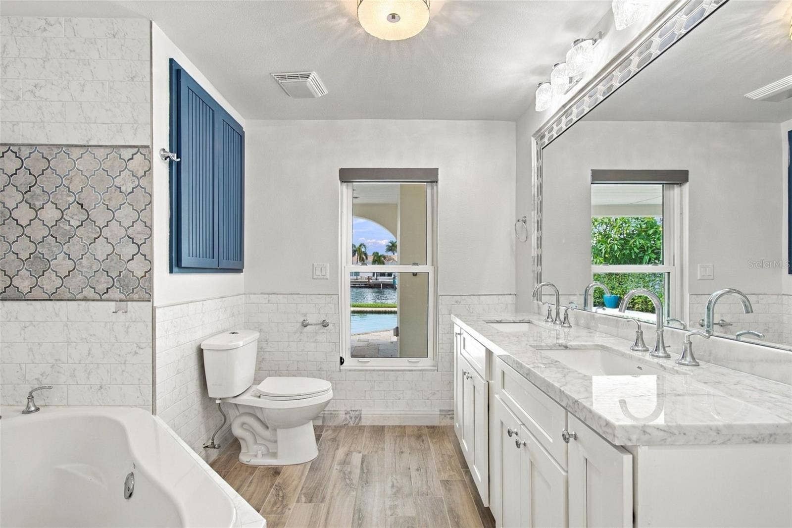 2078 NE MONTANA AVENUE NE, St Petersburg, FL 33703