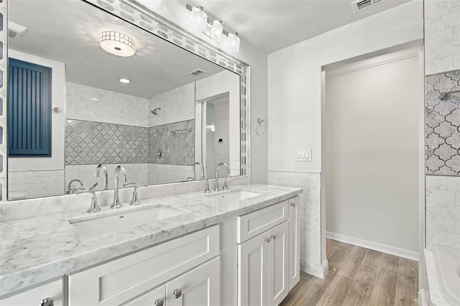 2078 NE MONTANA AVENUE NE, St Petersburg, FL 33703