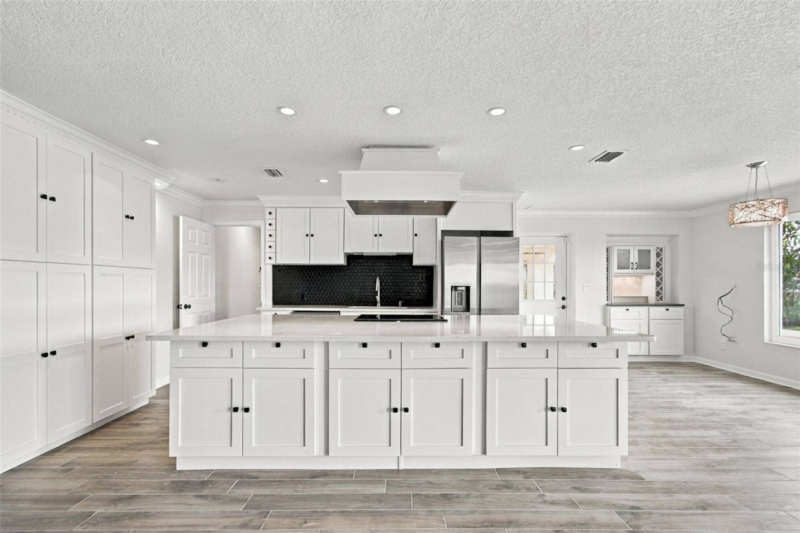 2078 NE MONTANA AVENUE NE, St Petersburg, FL 33703