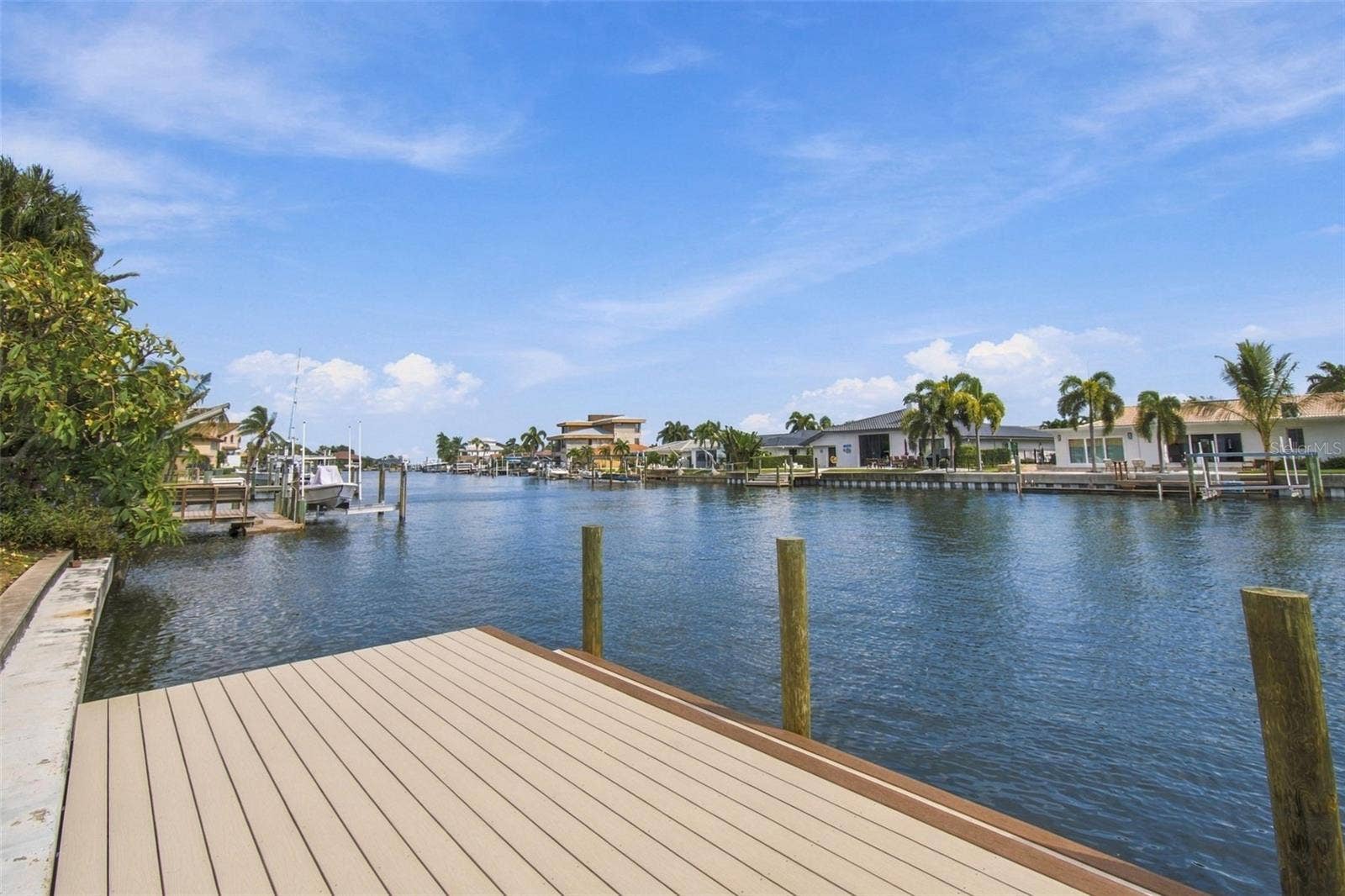 2078 NE MONTANA AVENUE NE, St Petersburg, FL 33703