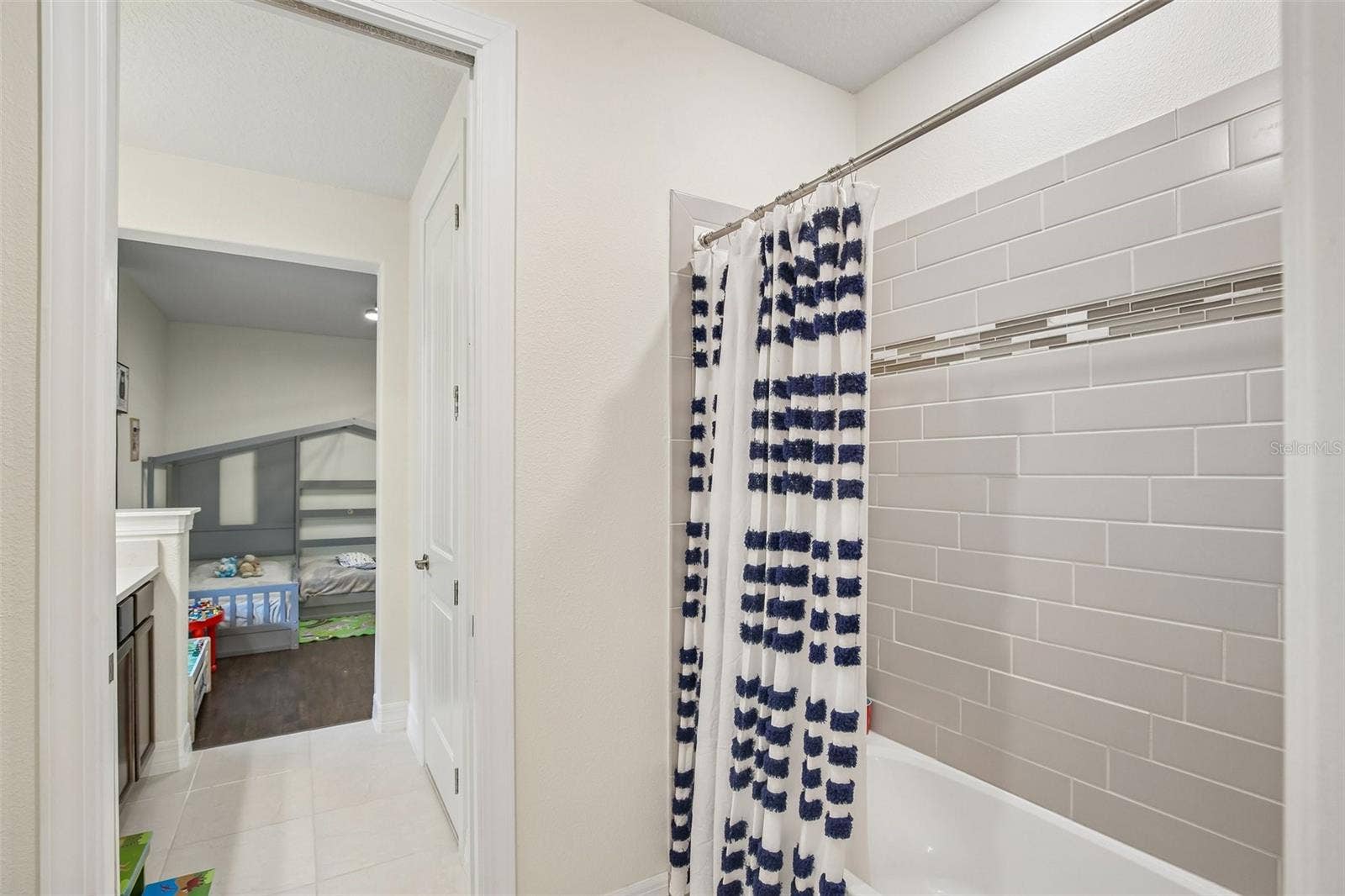 11054 SUNDRIFT DRIVE, Tampa, FL 33647 11054 SUNDRIFT DRIVE, Tampa, FL 33647