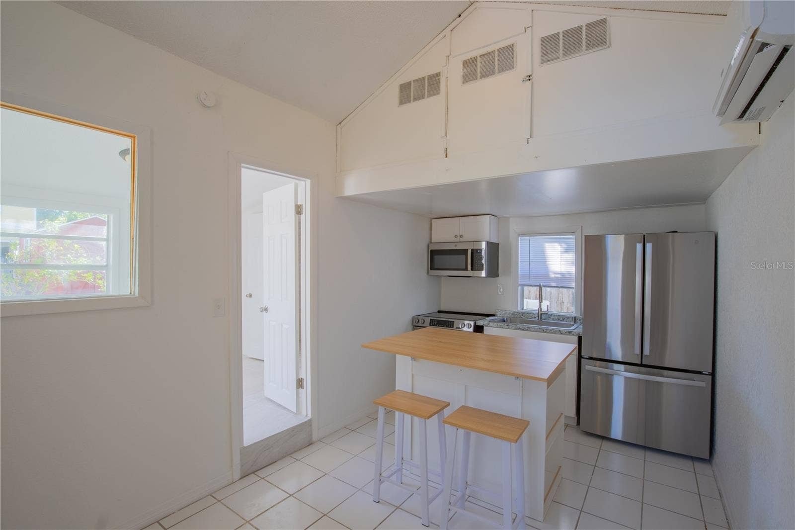944 BRUCE AVENUE, Clearwater, FL 33767 GUEST HOUSE