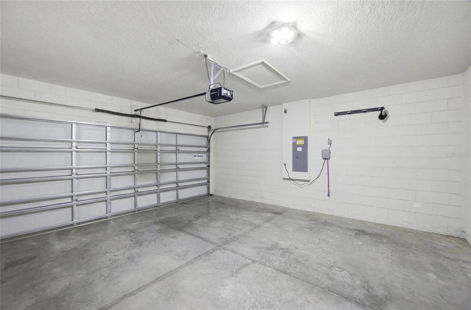 8204 PELICAN REED CIRCLE, Wesley Chapel, FL 33545