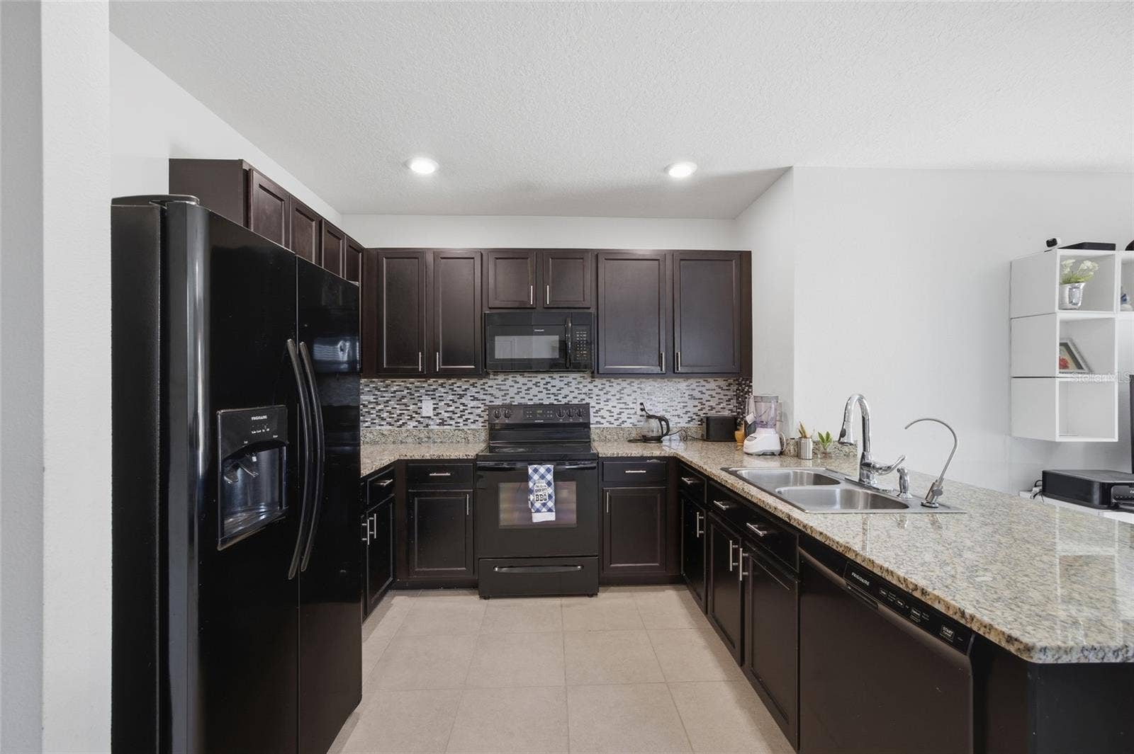 8204 PELICAN REED CIRCLE, Wesley Chapel, FL 33545