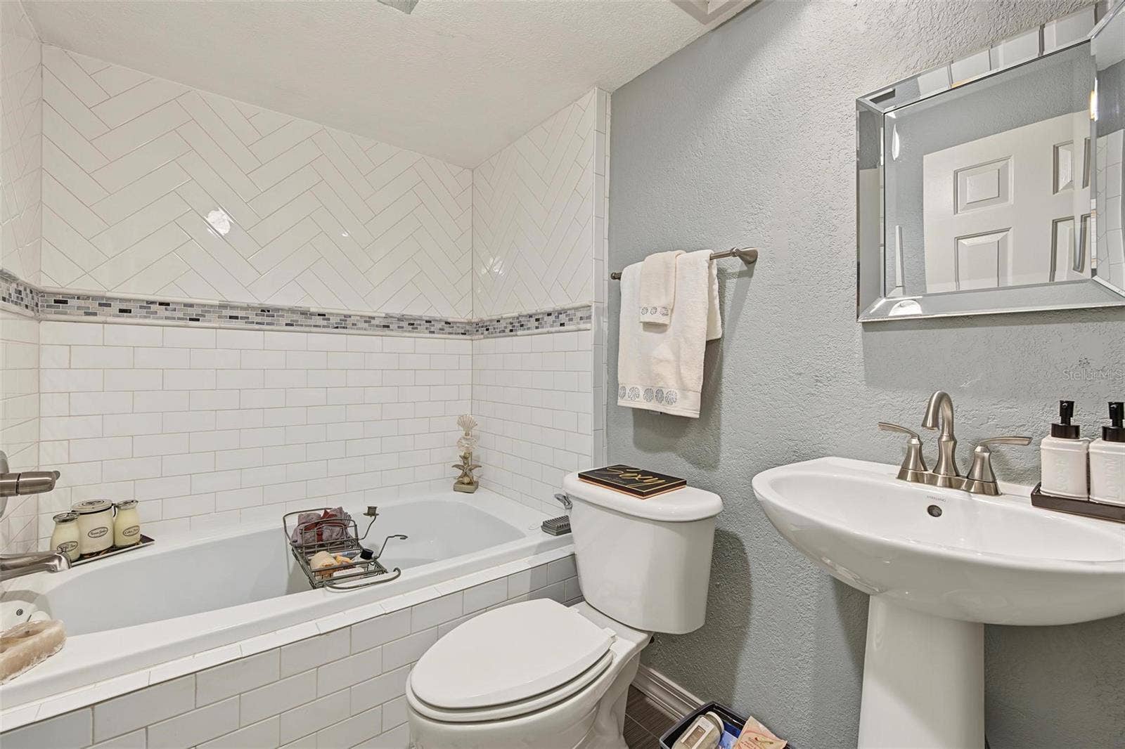 10399 PARADISE BOULEVARD, #107, Treasure Island, FL 33706 10399 PARADISE BOULEVARD, #107, Treasure Island, FL 33706
