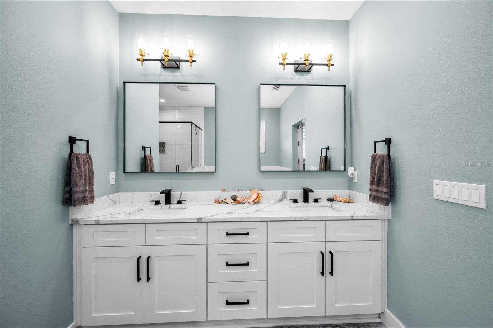 Double sinks with quartz counter