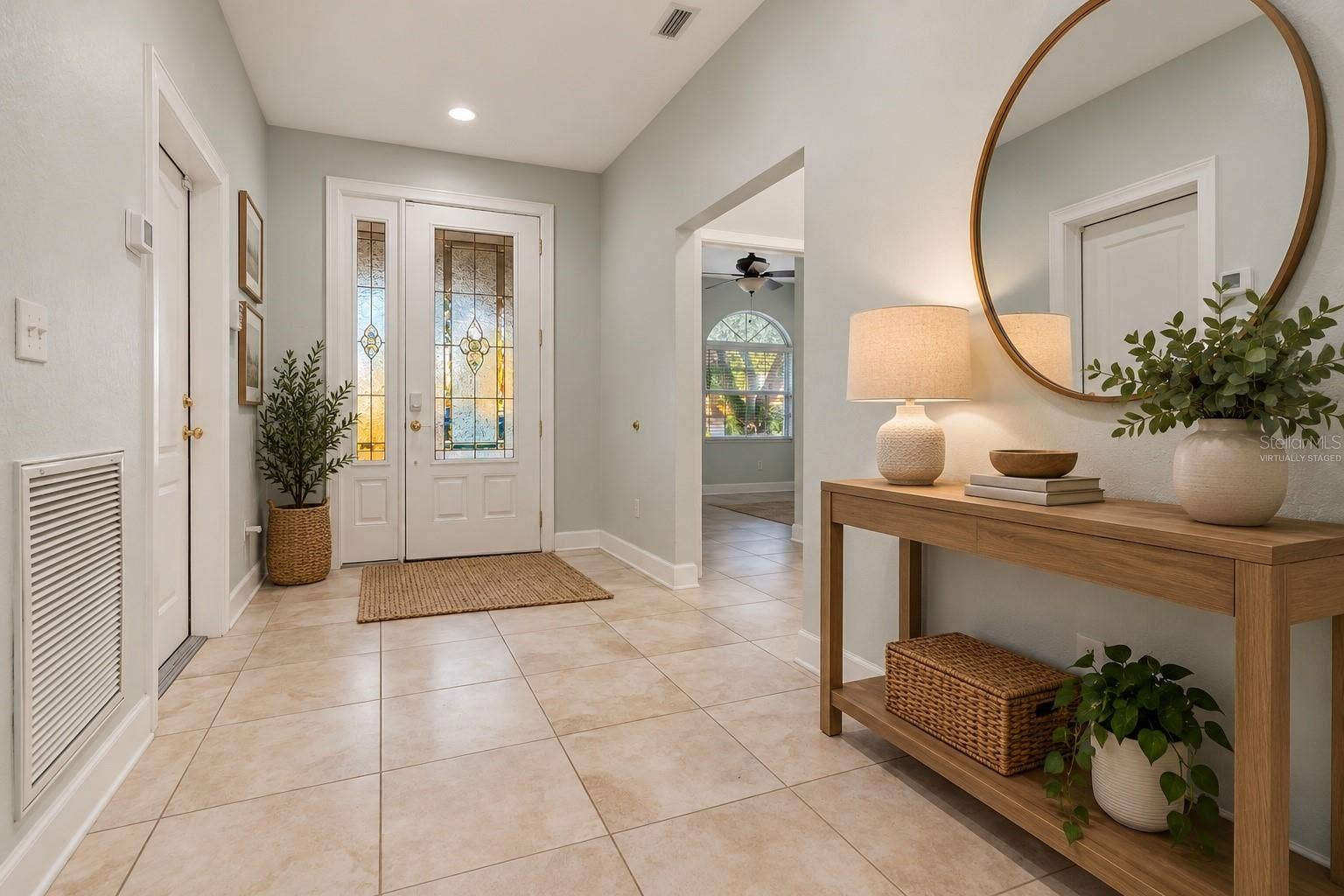 3816 W ESTRELLA STREET, Tampa, FL 33629 Virtually Staged Spacious Entryway