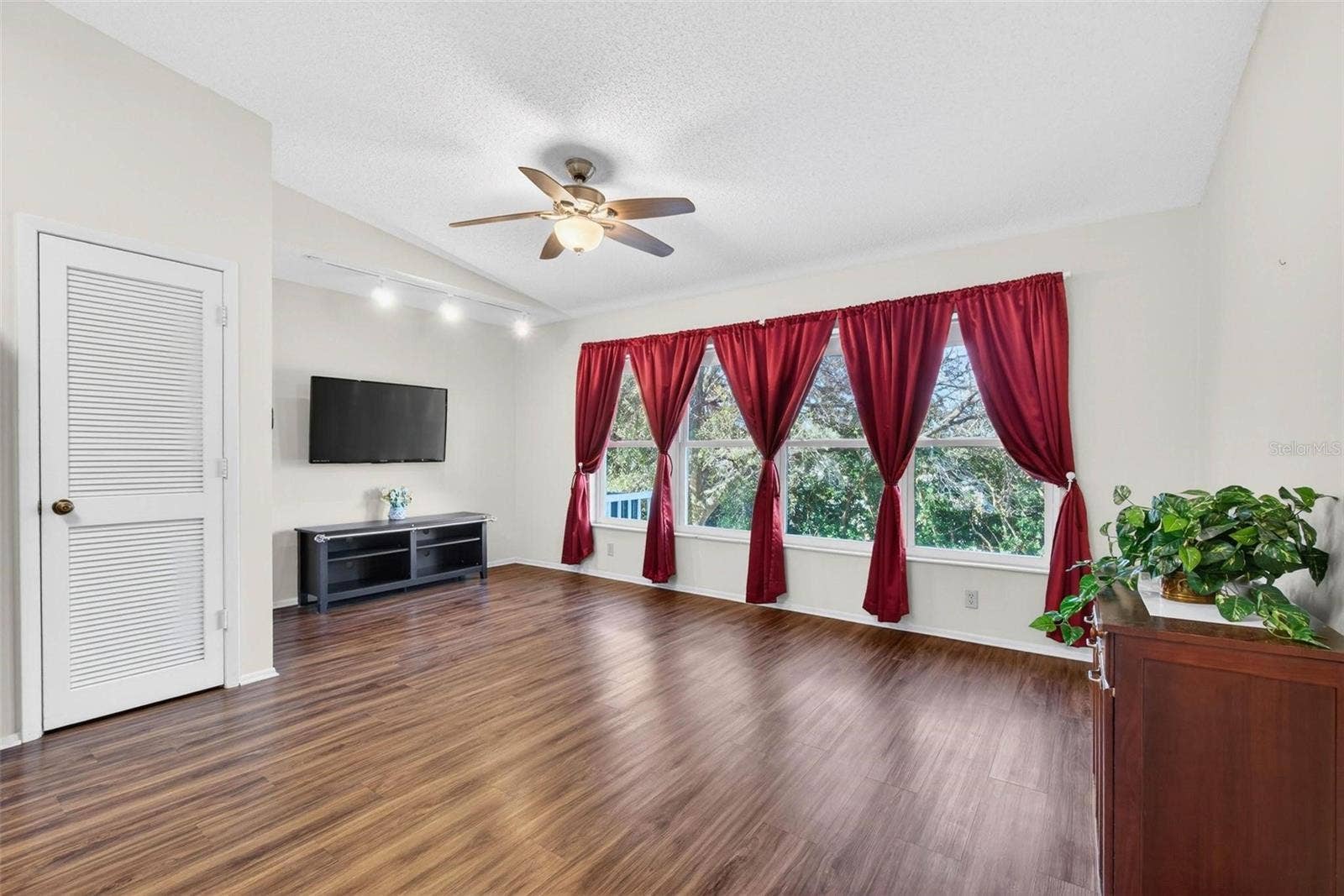 2220 SWEDISH DRIVE, #56, Clearwater, FL 33763 2220 SWEDISH DRIVE, #56, Clearwater, FL 33763