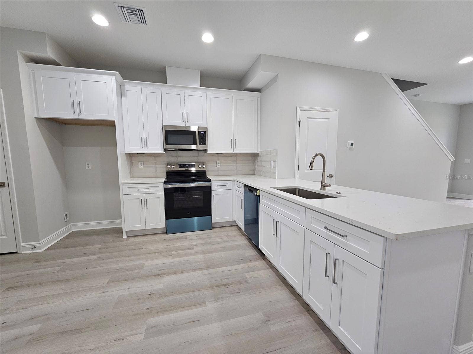 7725 93RD STREET N, Seminole, FL 33777 7725 93RD STREET N, Seminole, FL 33777