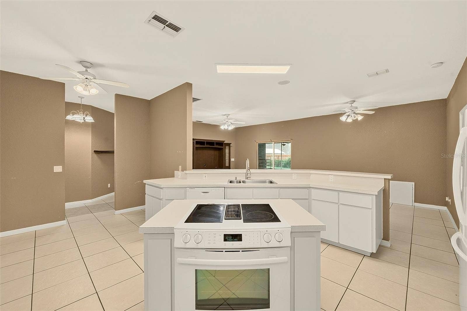 209 WHITE CLIFF BOULEVARD, Auburndale, FL 33823 209 WHITE CLIFF BOULEVARD, Auburndale, FL 33823