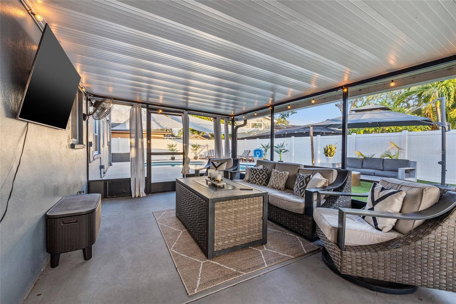 Screened-in Back Patio