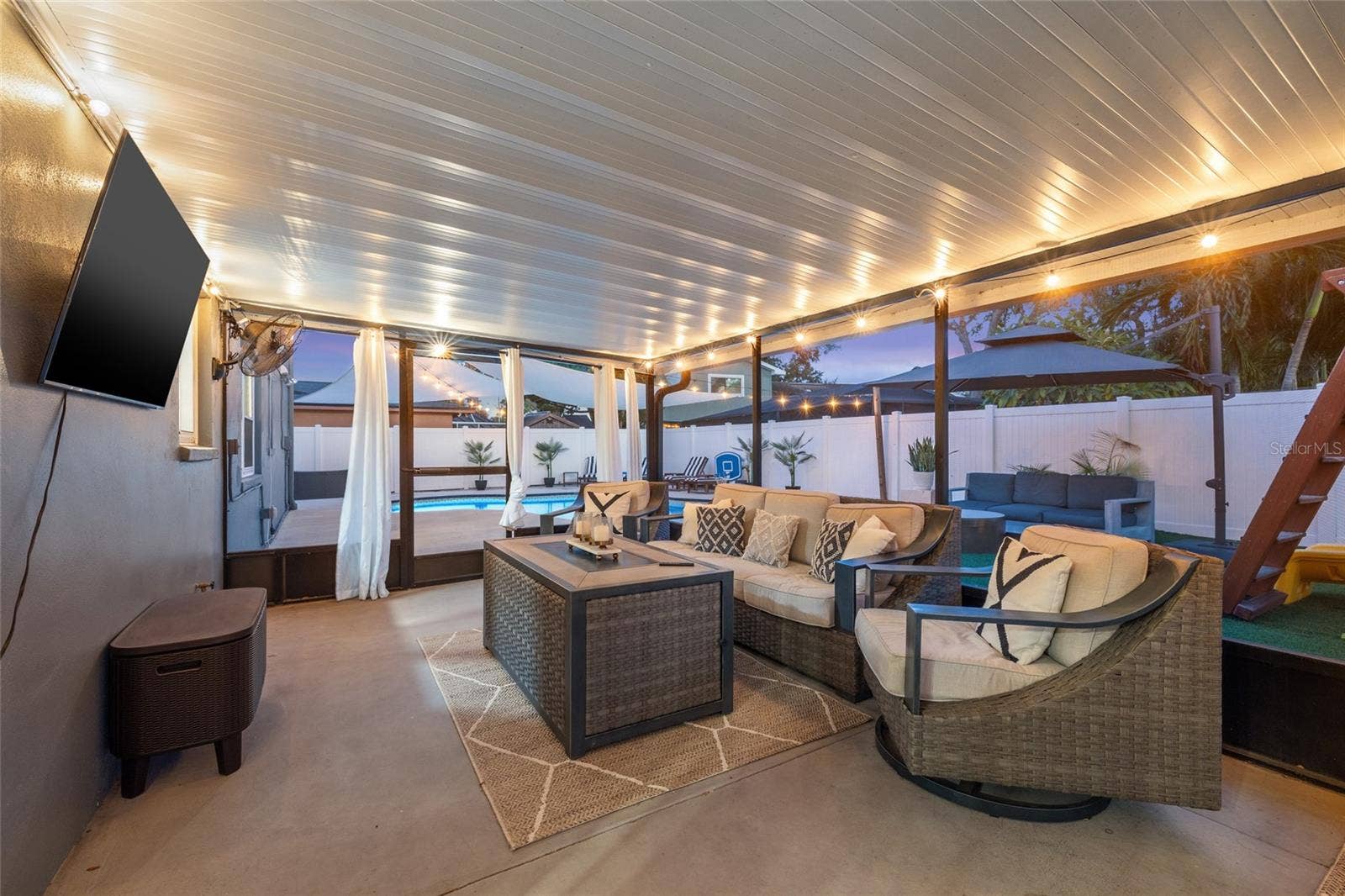 Screened-in Back Patio