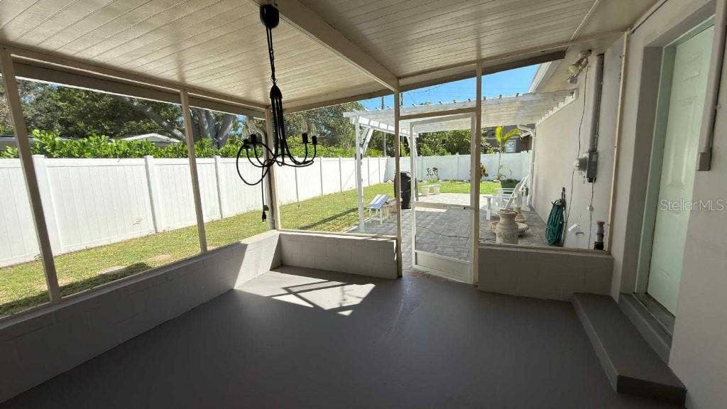 324 36TH AVENUE NE, St Petersburg, FL 33704