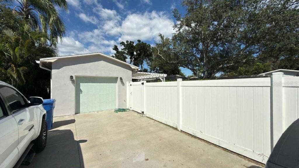324 36TH AVENUE NE, St Petersburg, FL 33704