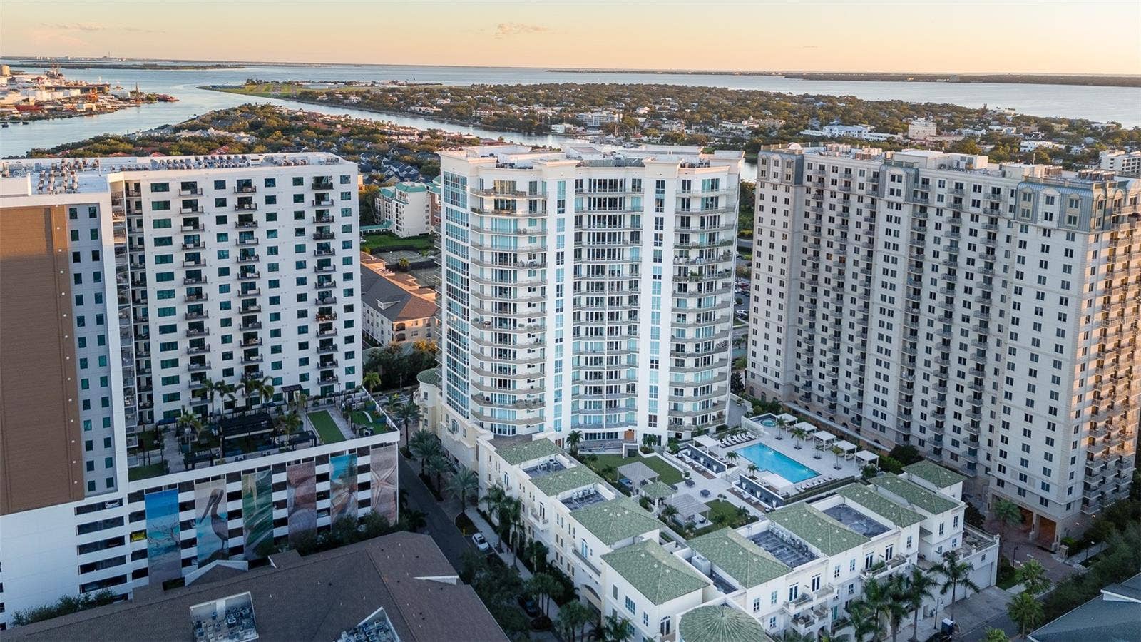 450 KNIGHTS RUN AVENUE, #1701, Tampa, FL 33602