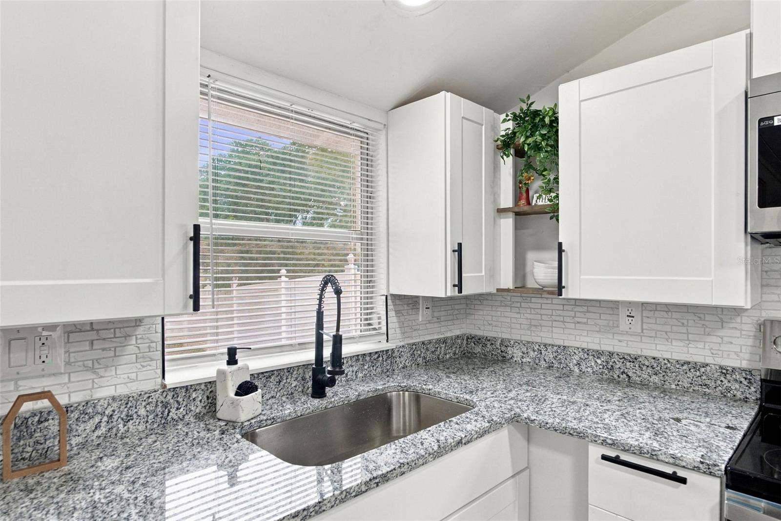 5450 10TH STREET, Zephyrhills, FL 33542