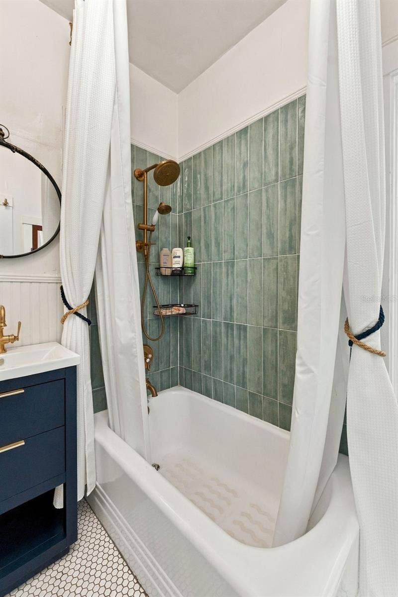 2121 DARTMOUTH AVENUE N, St Petersburg, FL 33713