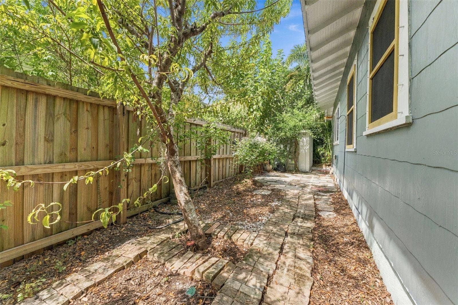2121 DARTMOUTH AVENUE N, St Petersburg, FL 33713