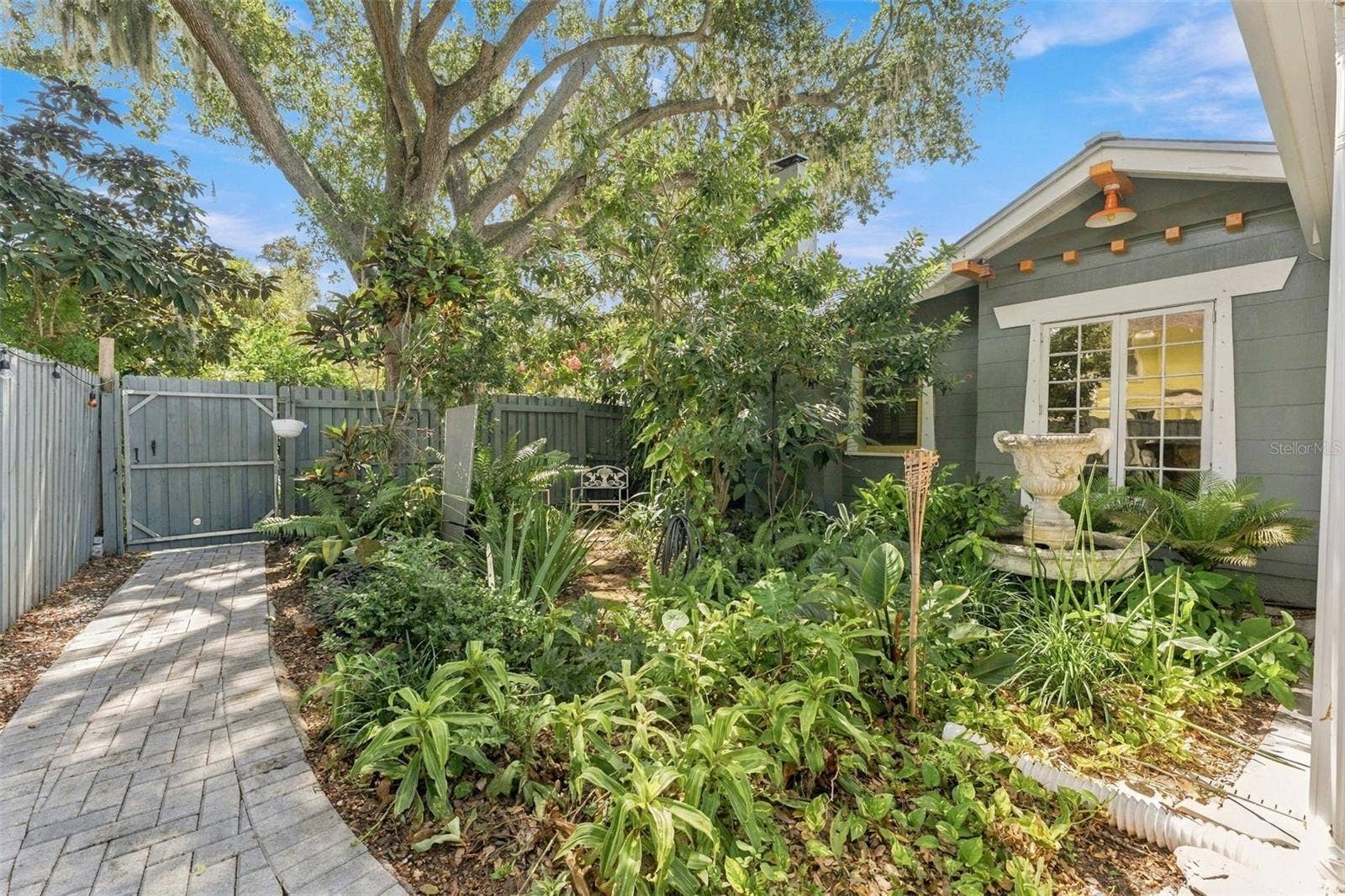 2121 DARTMOUTH AVENUE N, St Petersburg, FL 33713