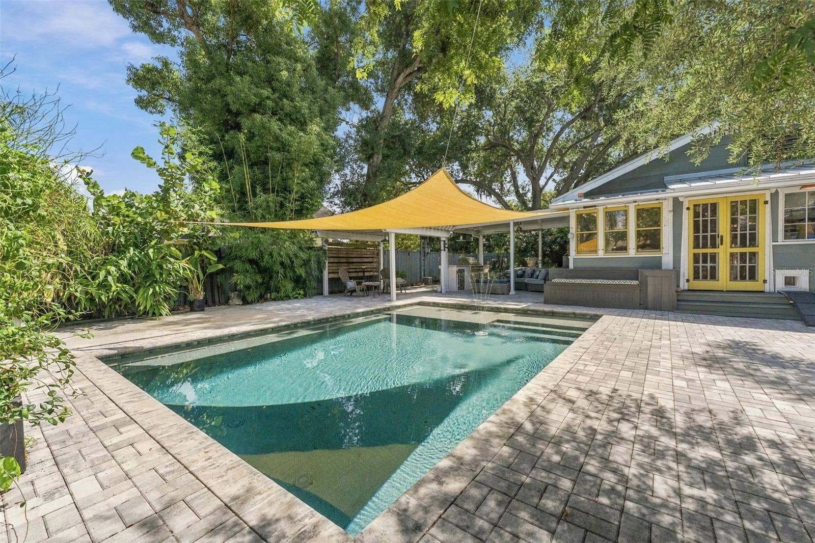 2121 DARTMOUTH AVENUE N, St Petersburg, FL 33713
