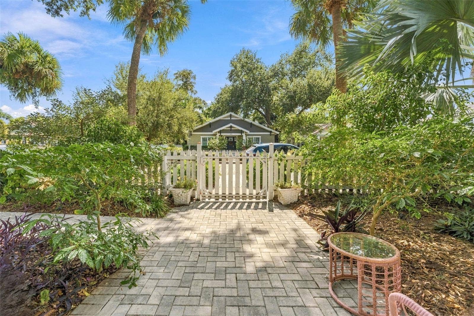2121 DARTMOUTH AVENUE N, St Petersburg, FL 33713