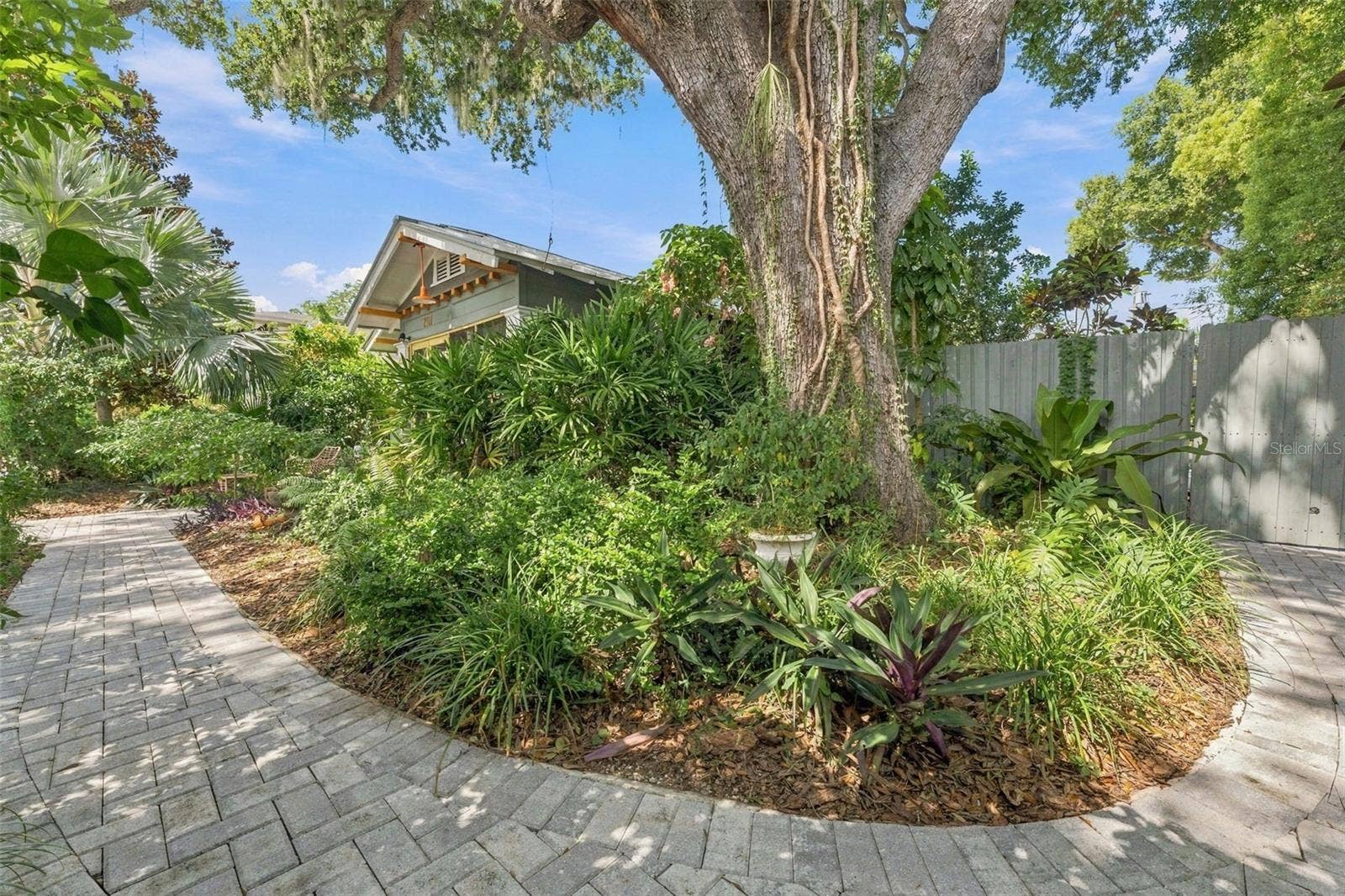 2121 DARTMOUTH AVENUE N, St Petersburg, FL 33713