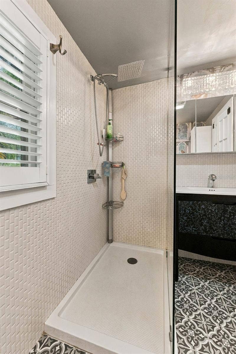 2121 DARTMOUTH AVENUE N, St Petersburg, FL 33713