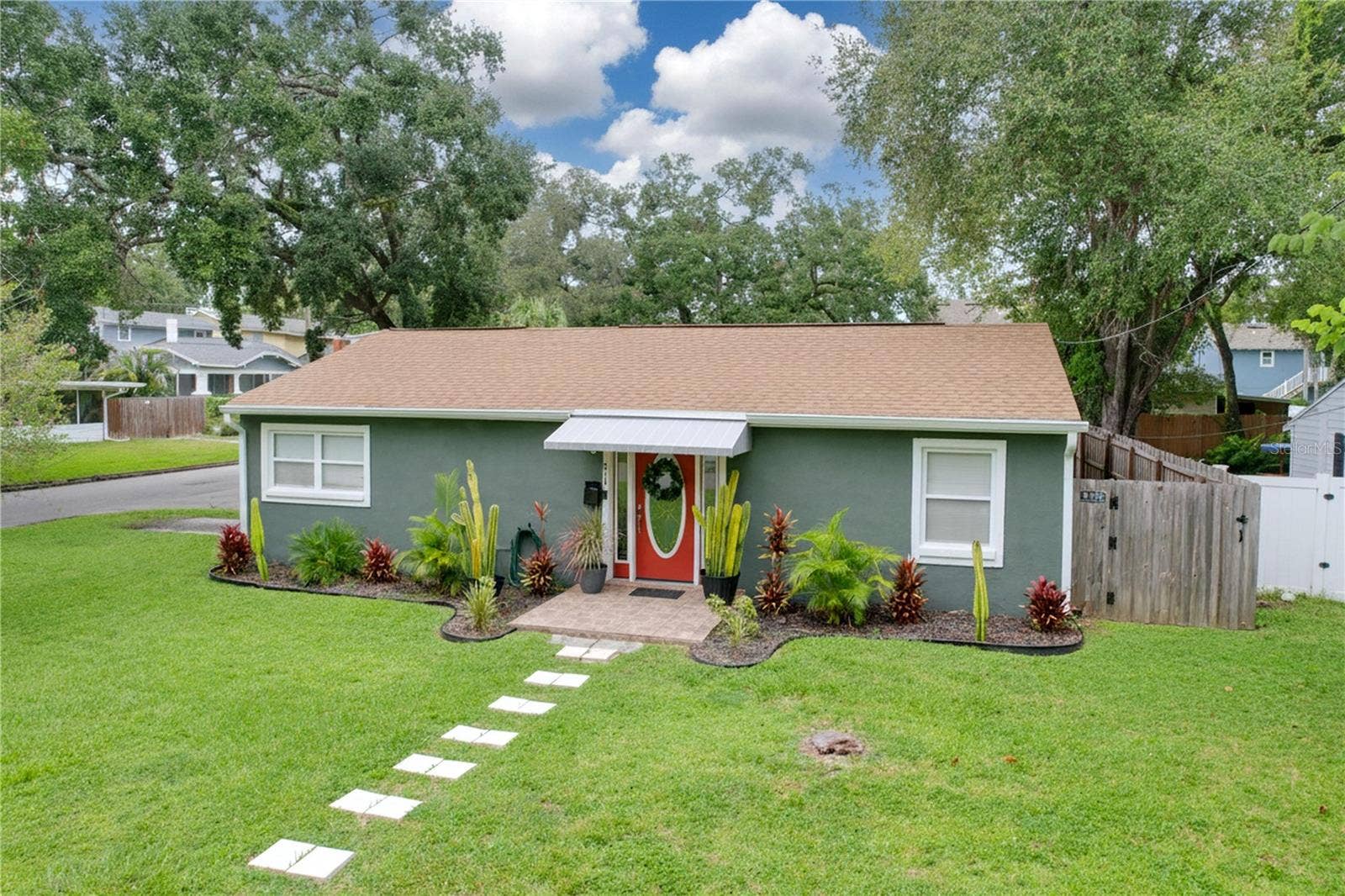 611 W HENRY AVENUE, Tampa, FL 33604