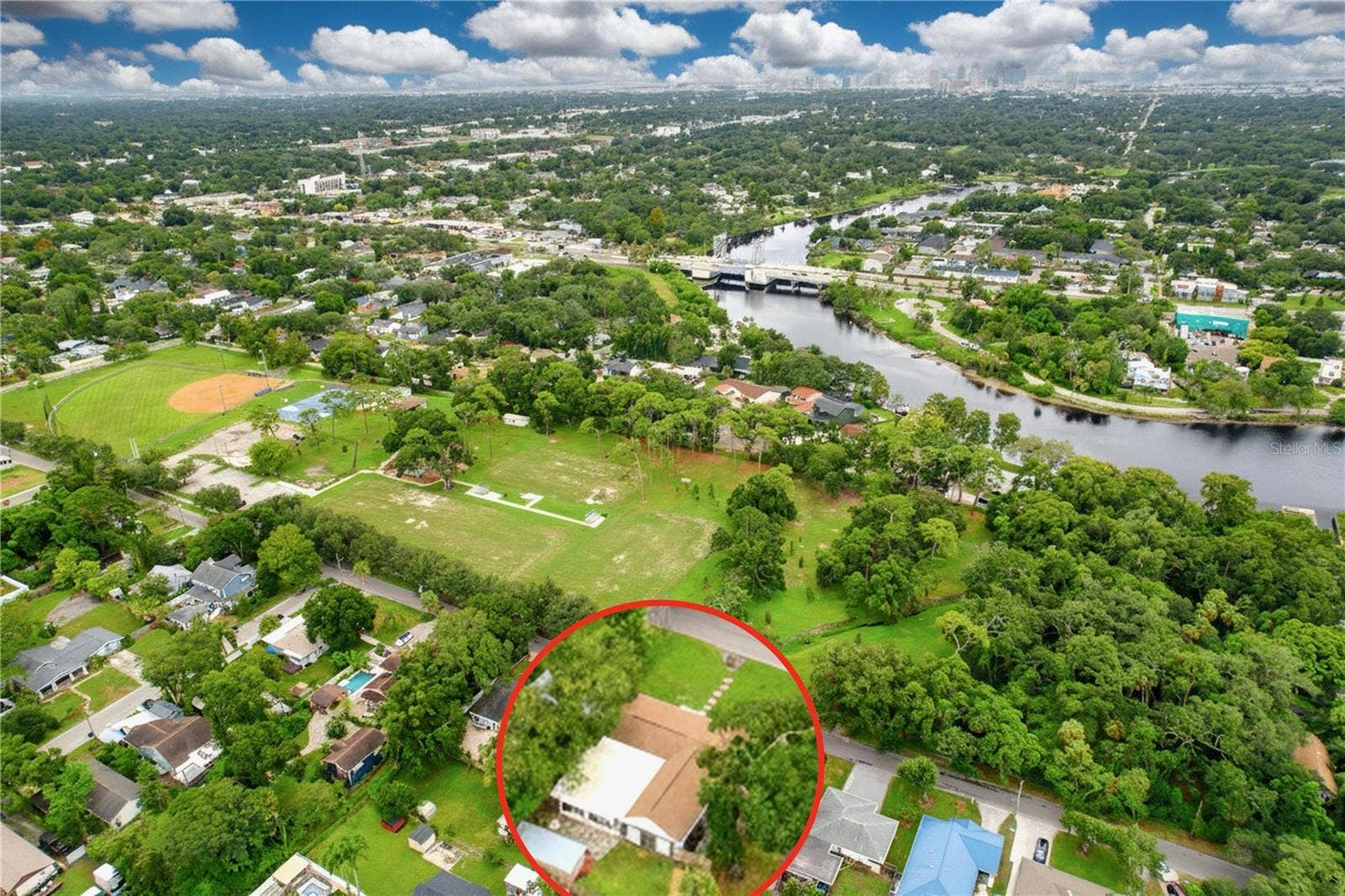 611 W HENRY AVENUE, Tampa, FL 33604
