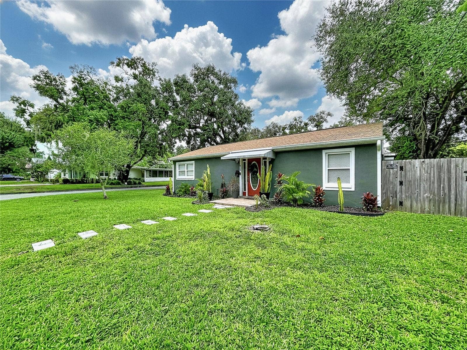 611 W HENRY AVENUE, Tampa, FL 33604