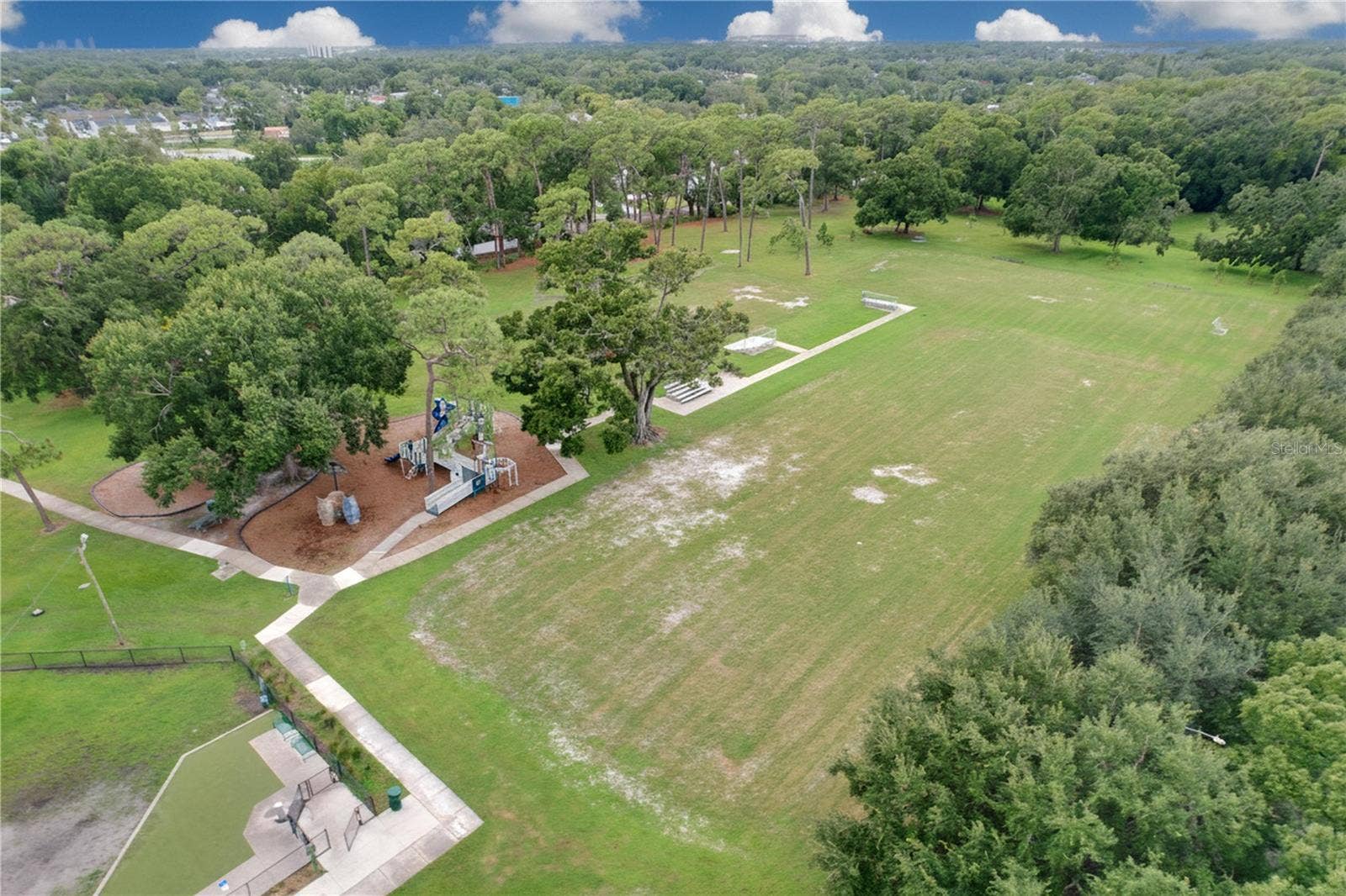611 W HENRY AVENUE, Tampa, FL 33604