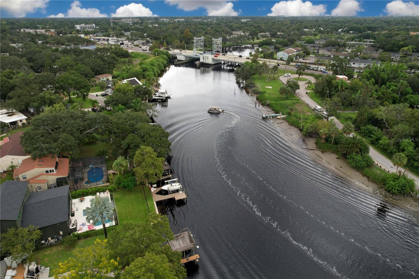 611 W HENRY AVENUE, Tampa, FL 33604