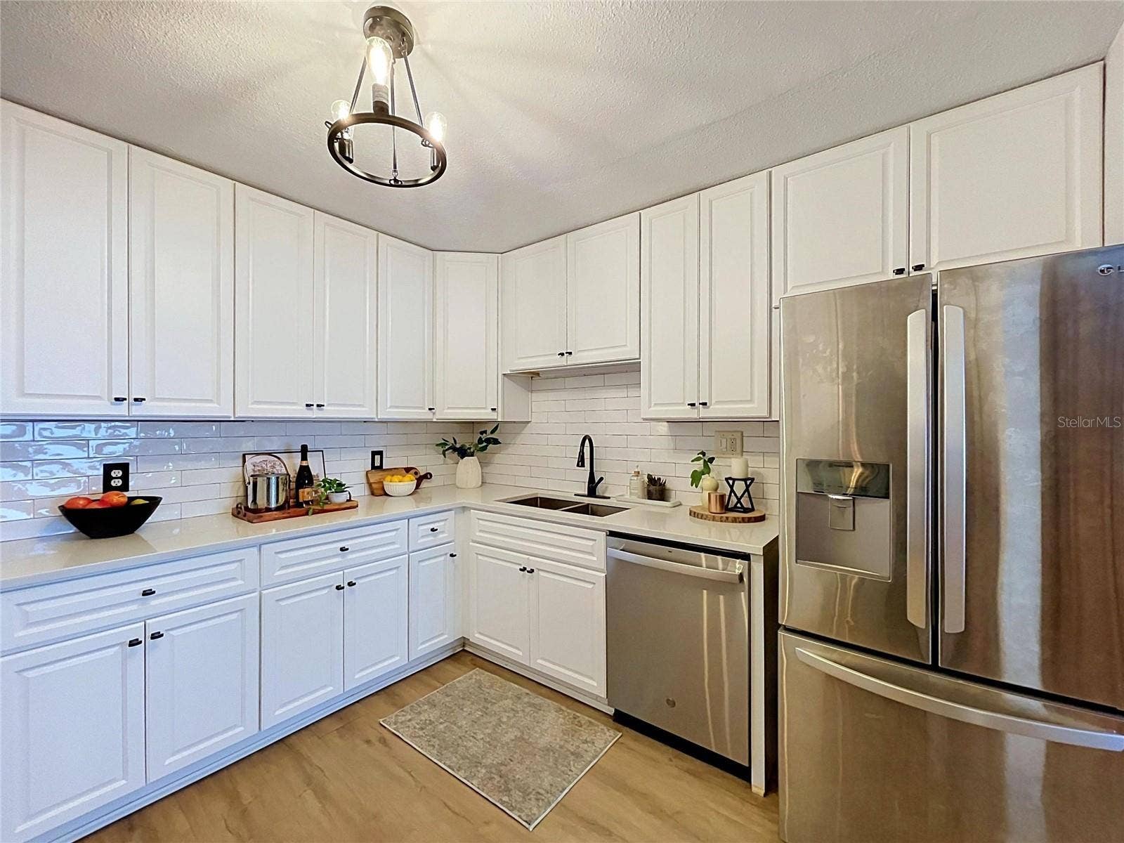 611 W HENRY AVENUE, Tampa, FL 33604