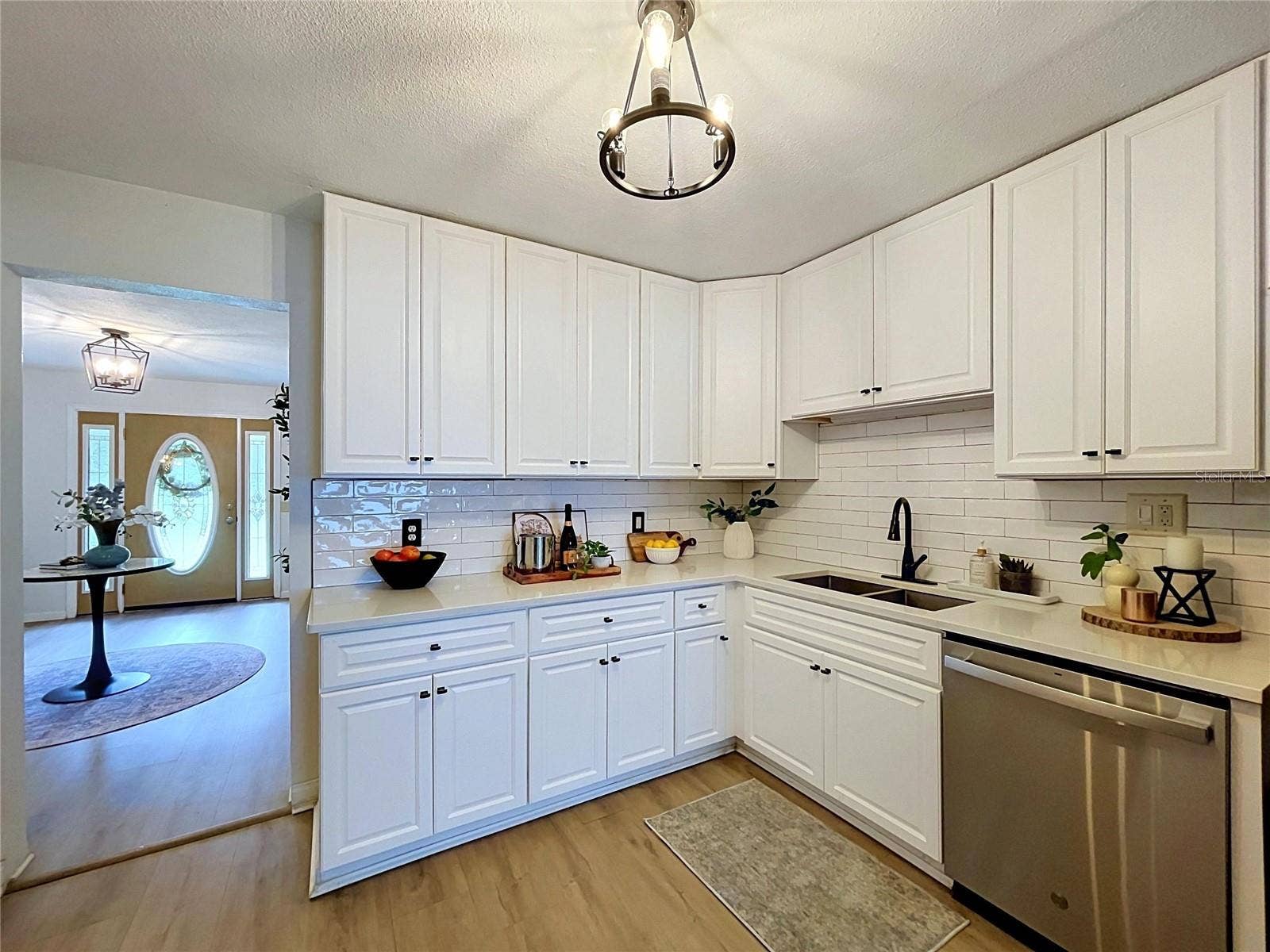 611 W HENRY AVENUE, Tampa, FL 33604