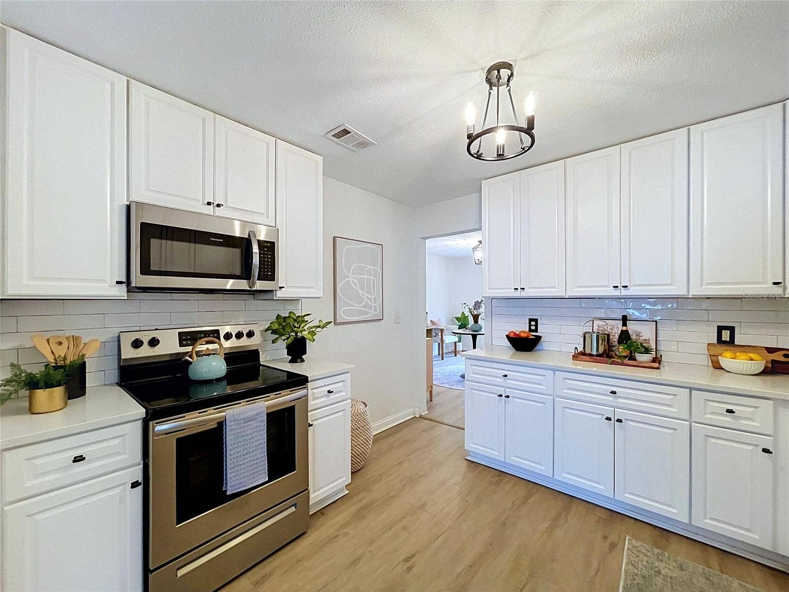 611 W HENRY AVENUE, Tampa, FL 33604