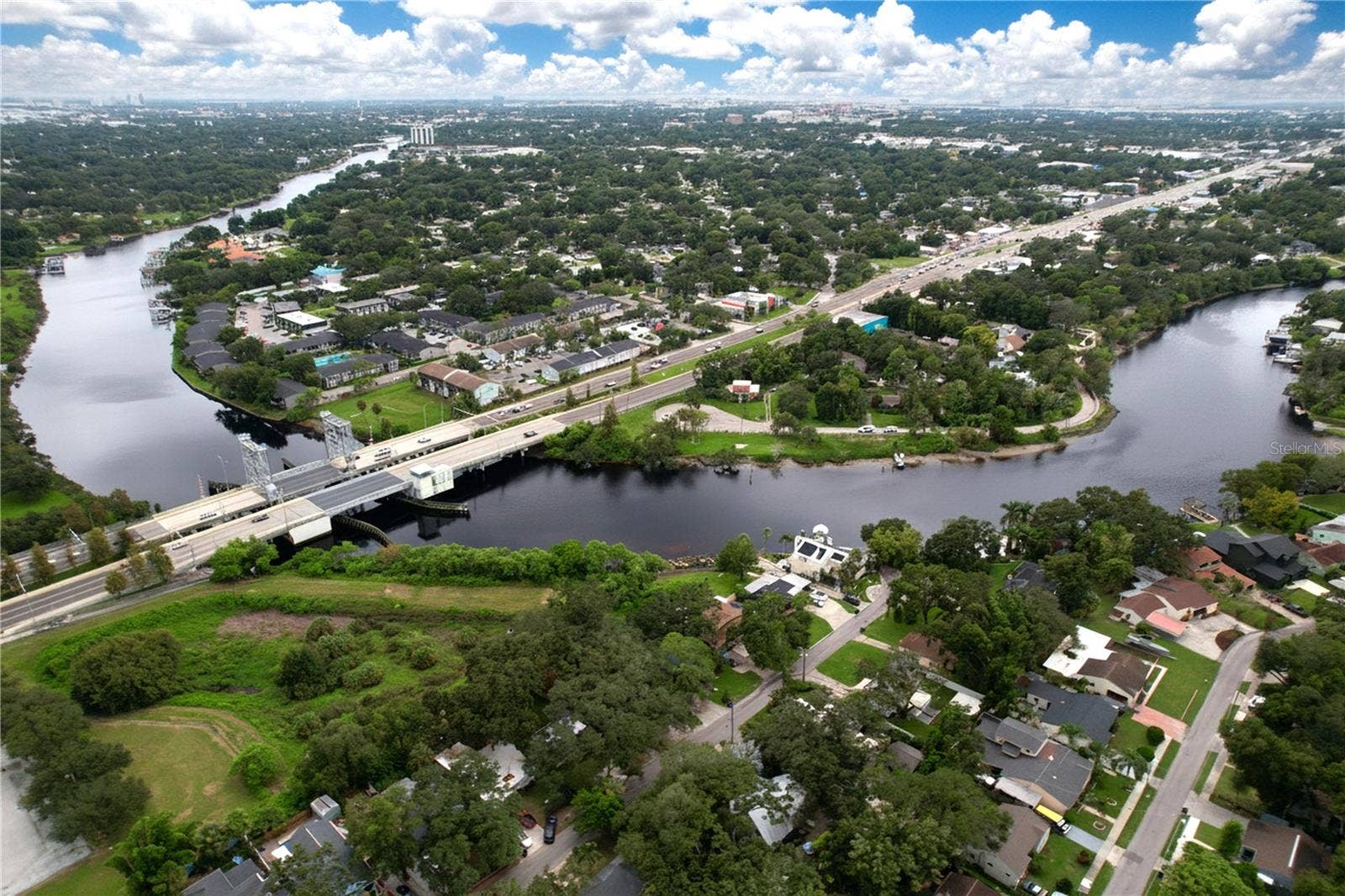 611 W HENRY AVENUE, Tampa, FL 33604