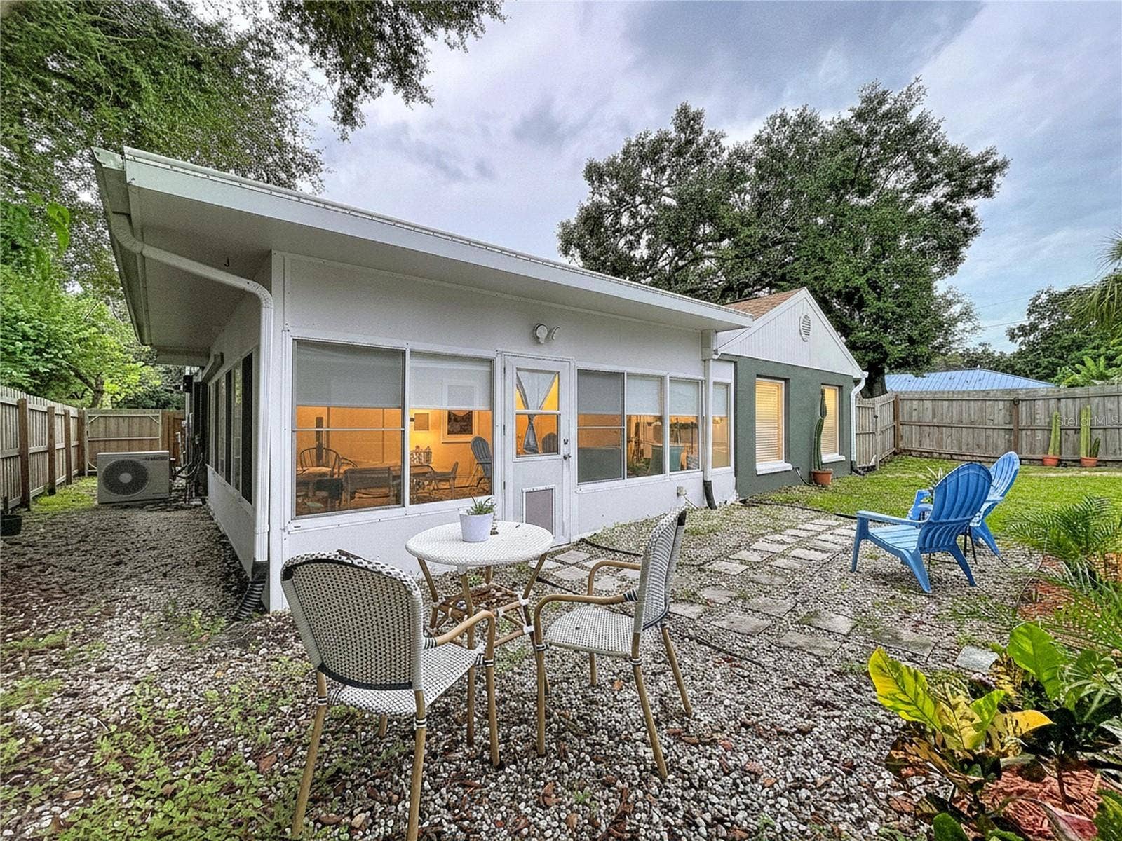 611 W HENRY AVENUE, Tampa, FL 33604