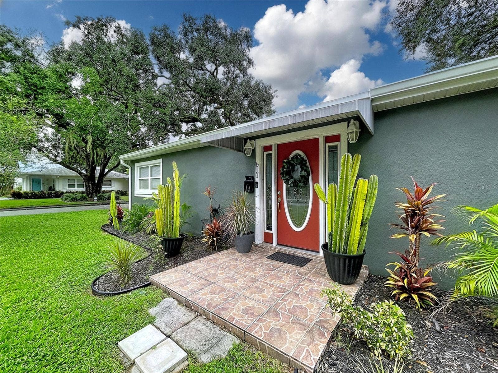 611 W HENRY AVENUE, Tampa, FL 33604