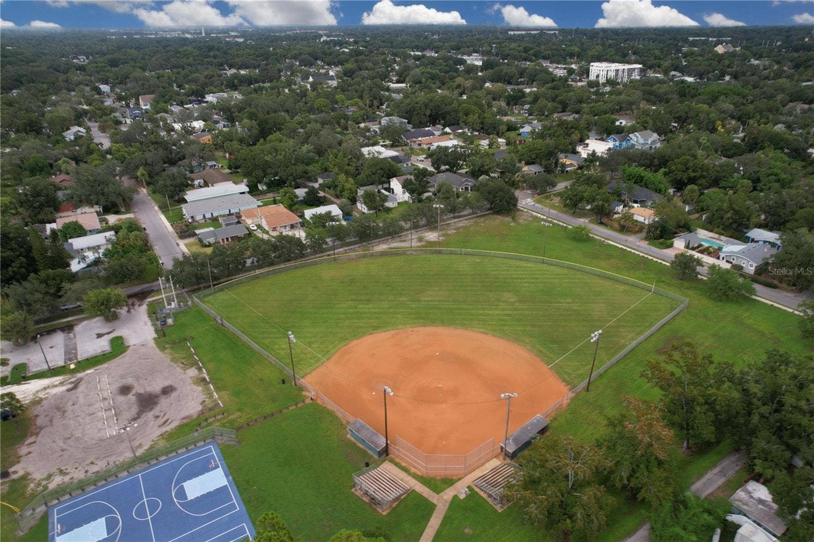 611 W HENRY AVENUE, Tampa, FL 33604
