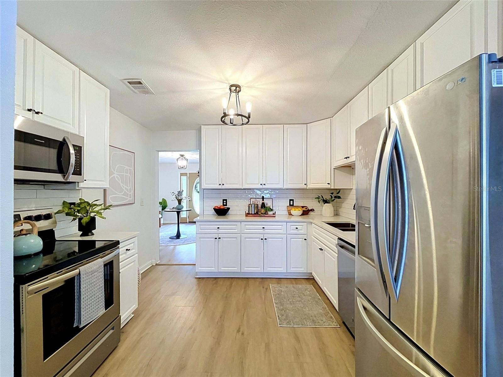 611 W HENRY AVENUE, Tampa, FL 33604