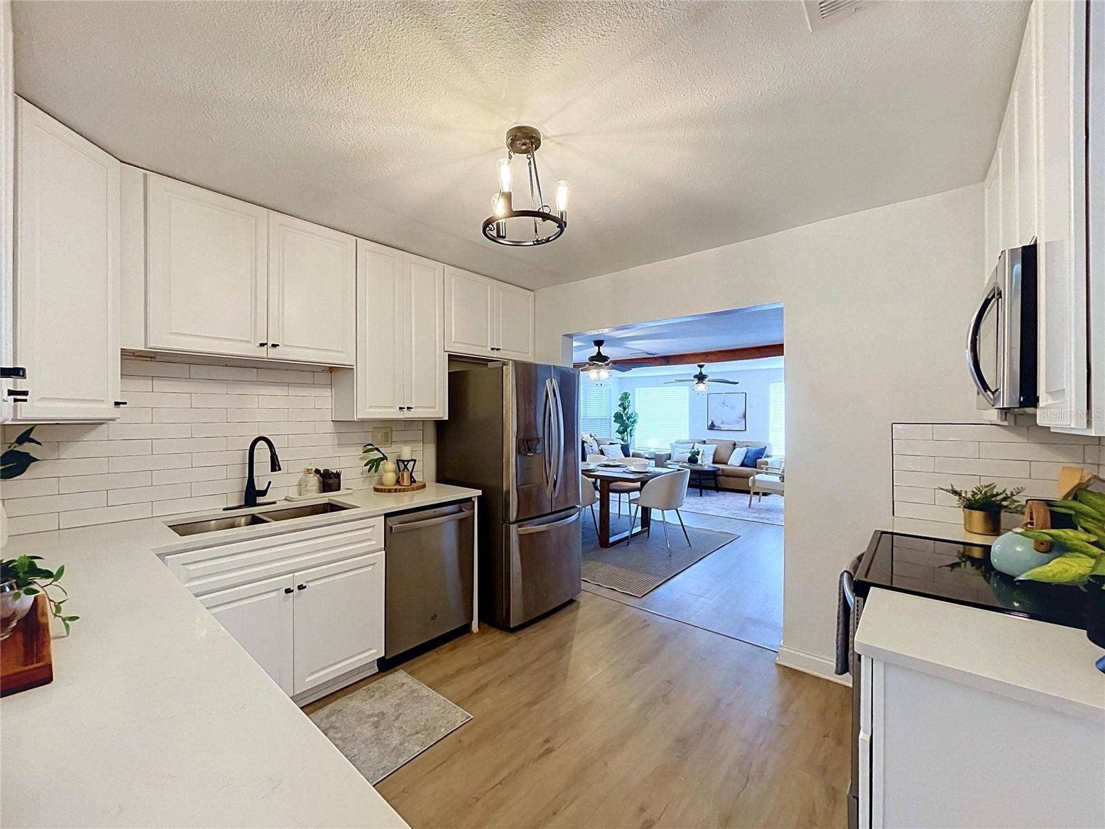 611 W HENRY AVENUE, Tampa, FL 33604