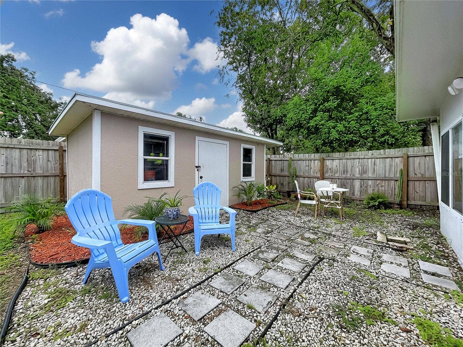 611 W HENRY AVENUE, Tampa, FL 33604
